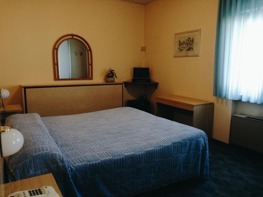 Hotel Astoria Алтопасчио Экстерьер фото